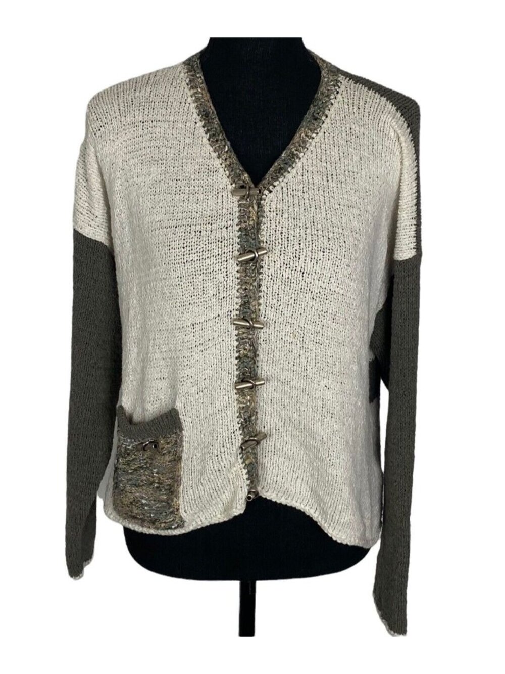 Vtg ANI BARRIE Women Toggle Buttons V Neck Sweater Sz M Cream Art to Wear 58-16